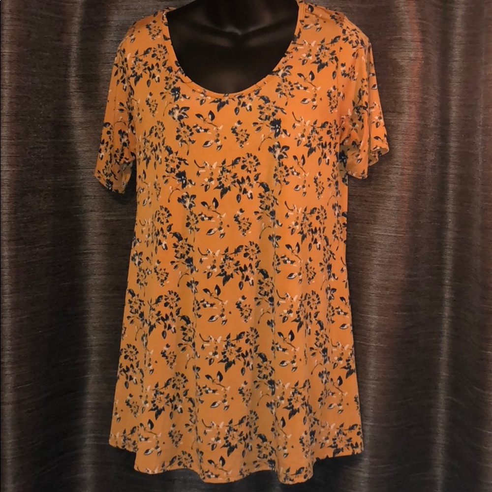 Lularoe leaf print perfect tee
